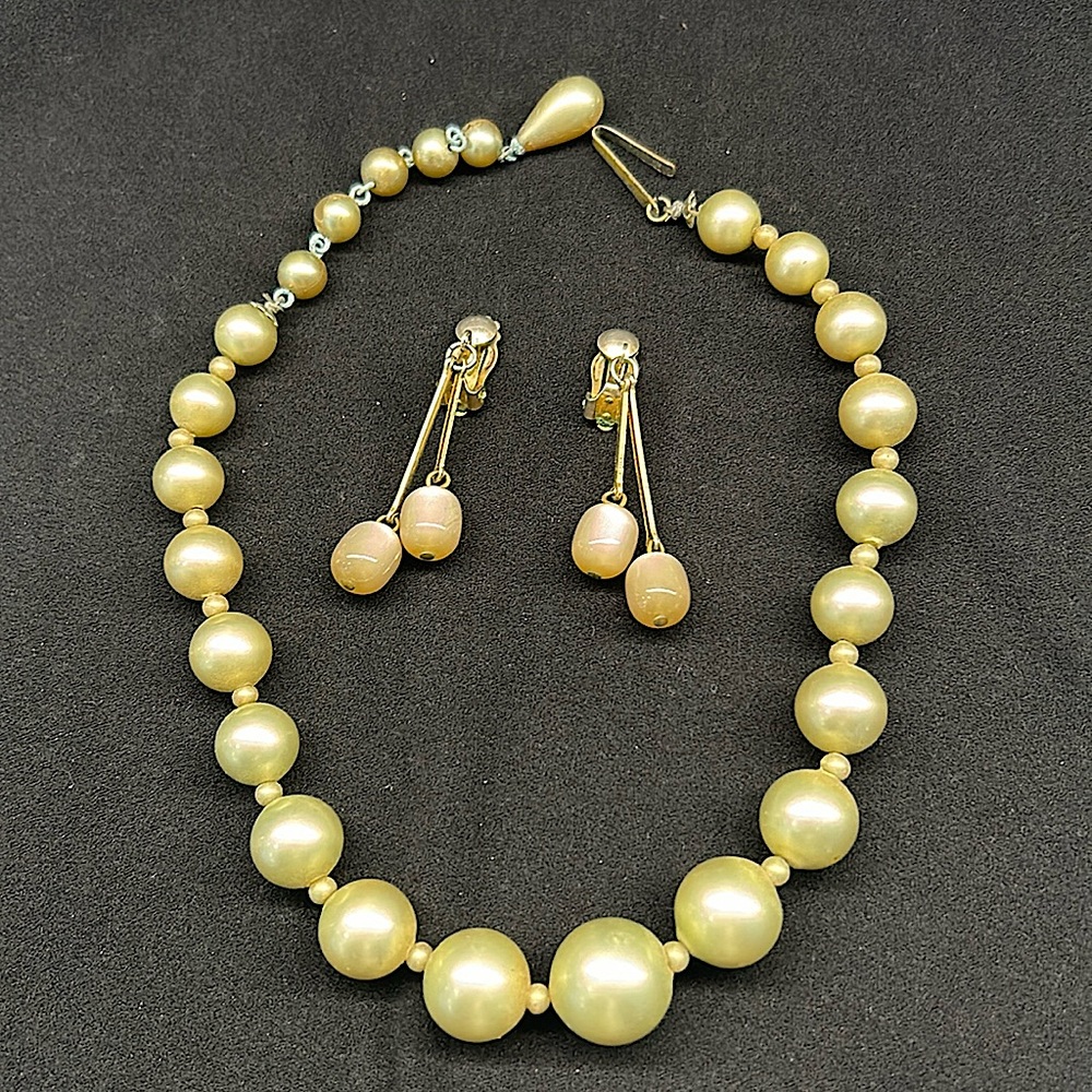 Vintage Necklace and Clip On Earrings